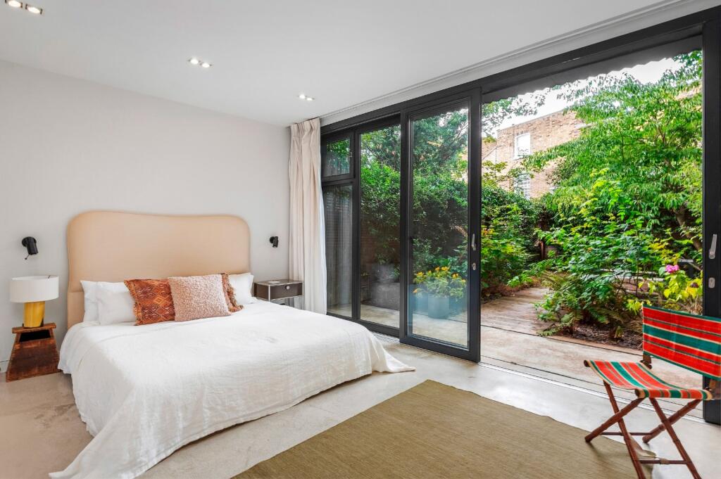 Apartment in London - View 5