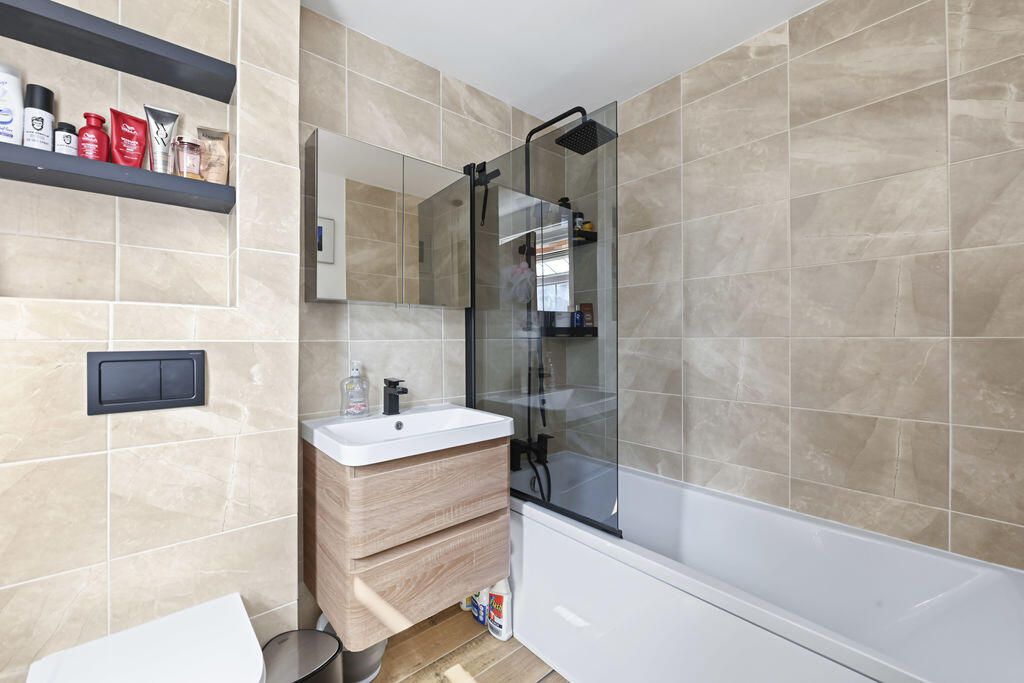 House in Dacorum, Tring - More
