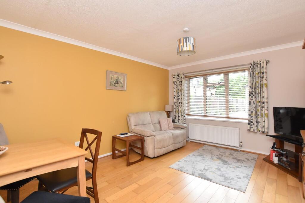 Whitegates Close, Hythe photo 2