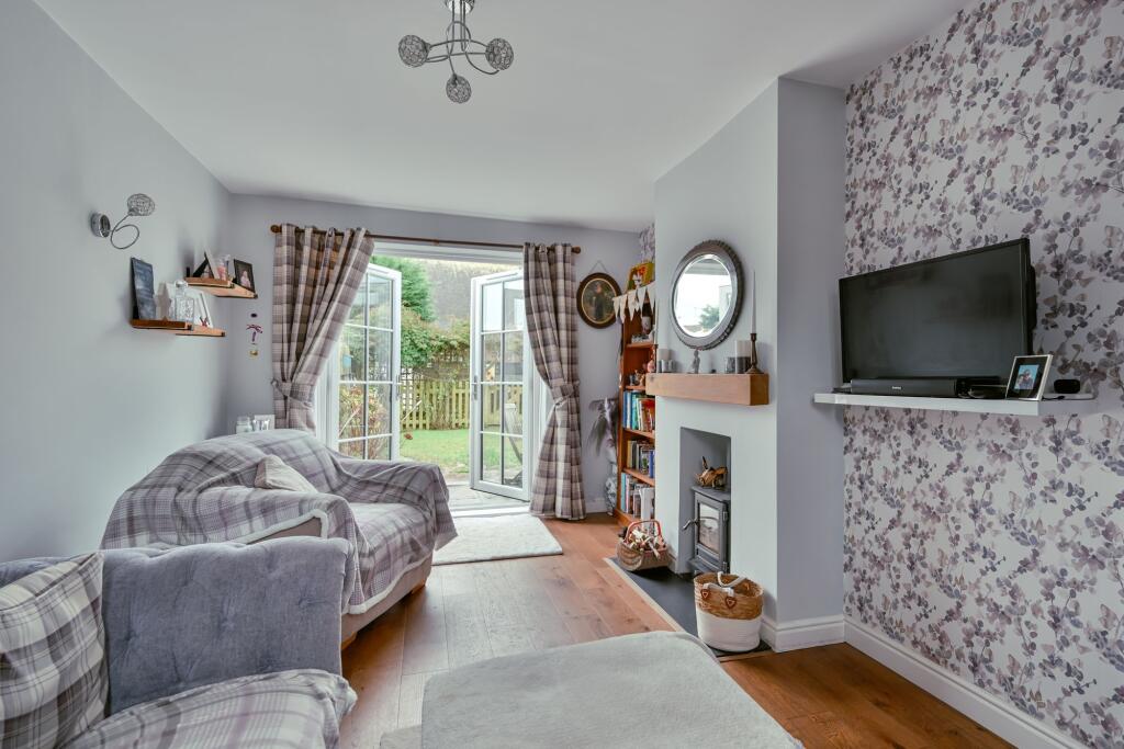 Knoll Crescent, Eastbourne, BN22 photo 2