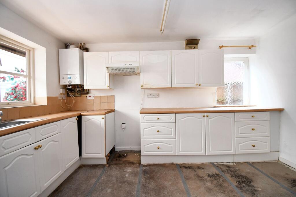 Broomehouse Avenue, Irlam, M44 photo 4