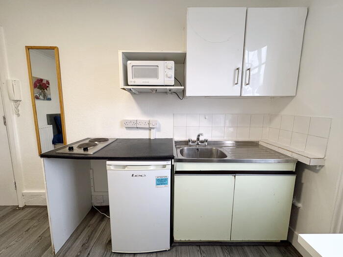 Studio flat for rent