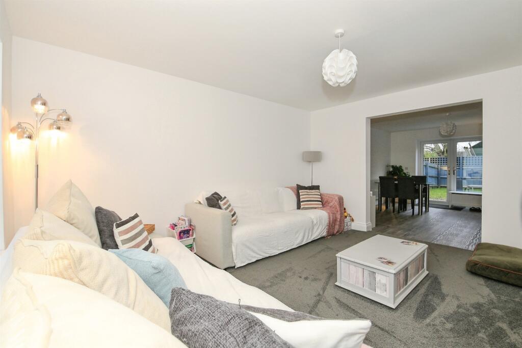 Elm Friars Close, Farcet, Peterborough photo 3