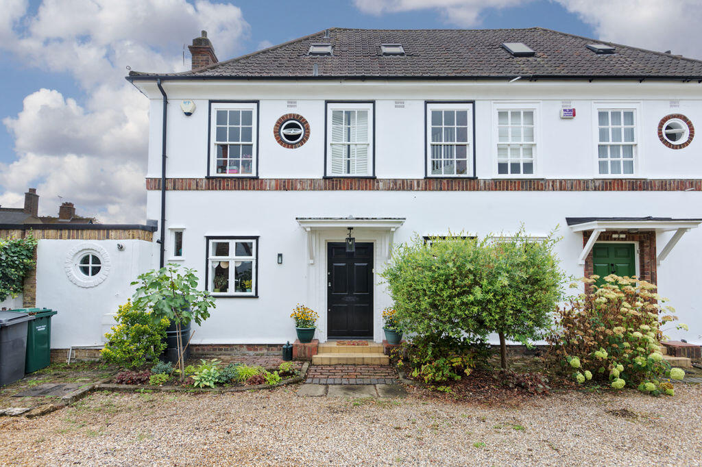 Main image of property: 3 Old Fold Close, Barnet
