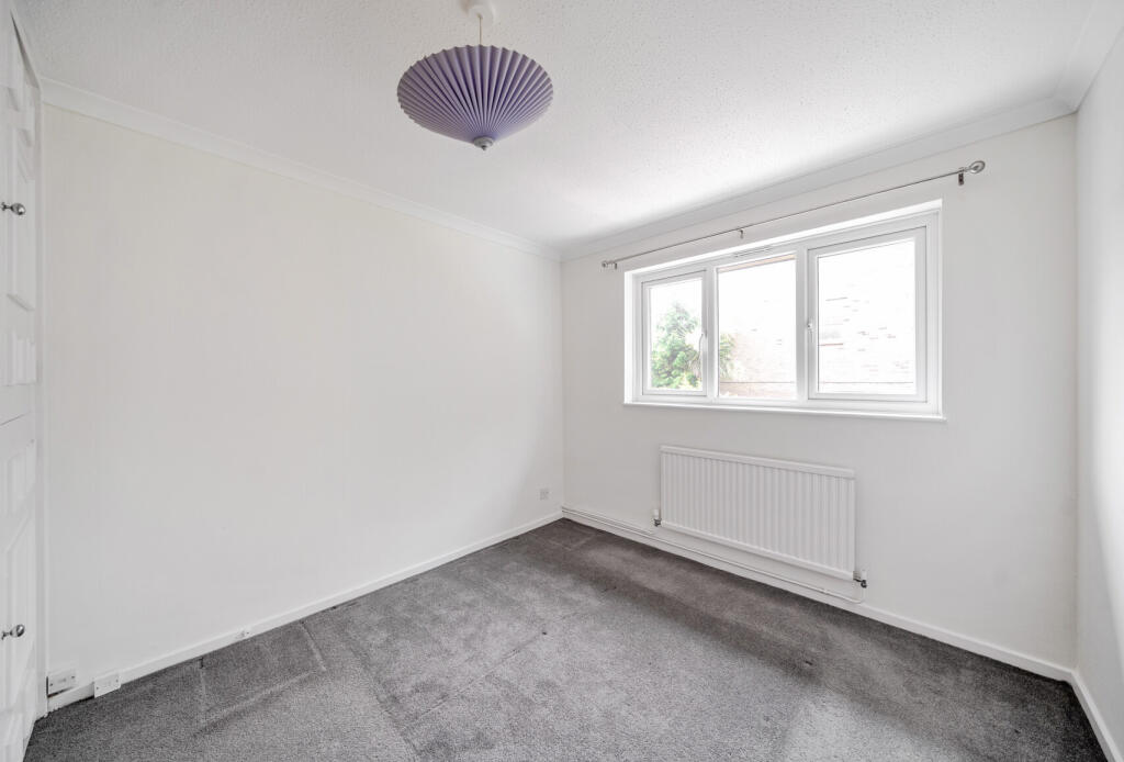 Apartment in London, Roundshaw - More
