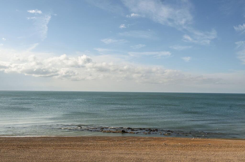 Apartment in Sandgate, Golden Valley - View 3