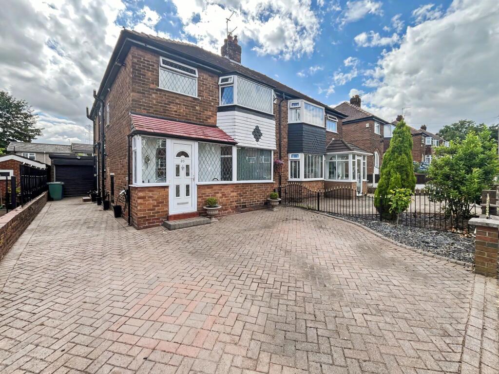 Main image of property: Oak Lane, Whitefield, M45