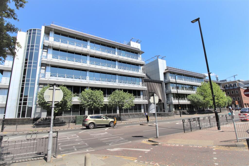 Apartment in London - View 5