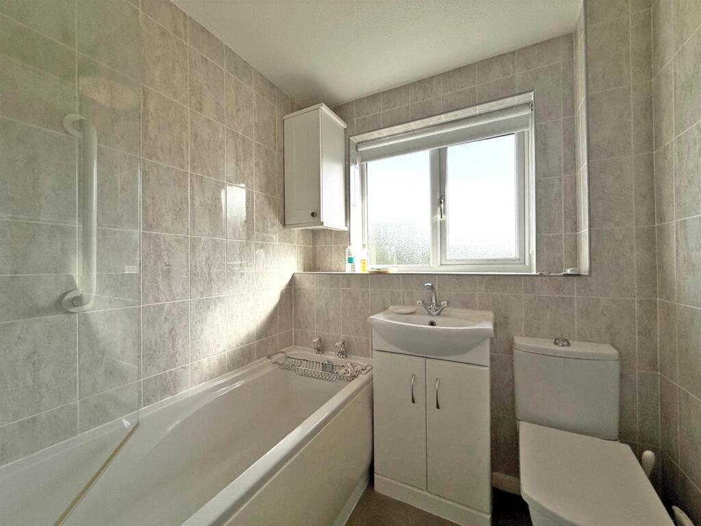 House in Shrewsbury, Reabrook Estate - View 5