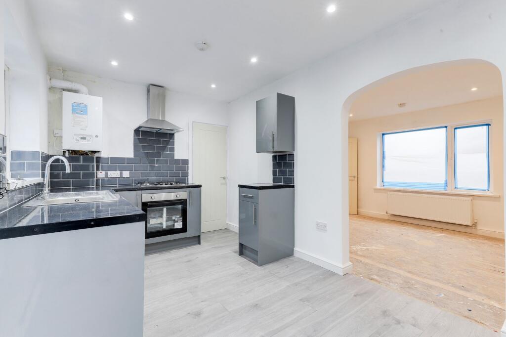 Denewood Crescent, Nottingham, NG8 photo 4