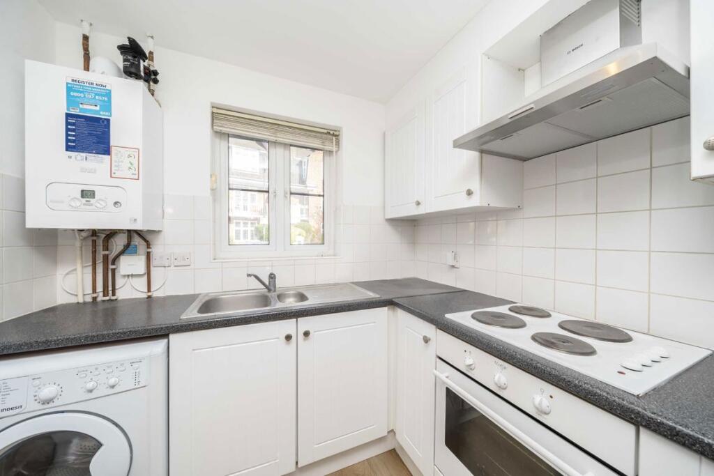 House in Twickenham - View 3