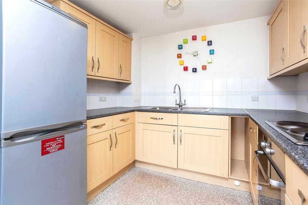 Apartment in Crawley, West Sussex - View 3
