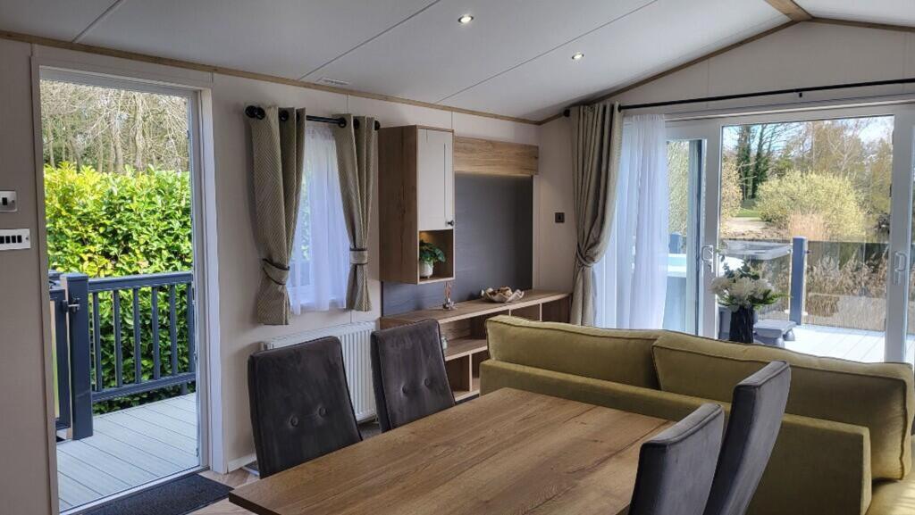 House in Messingham, North Lincolnshire - More