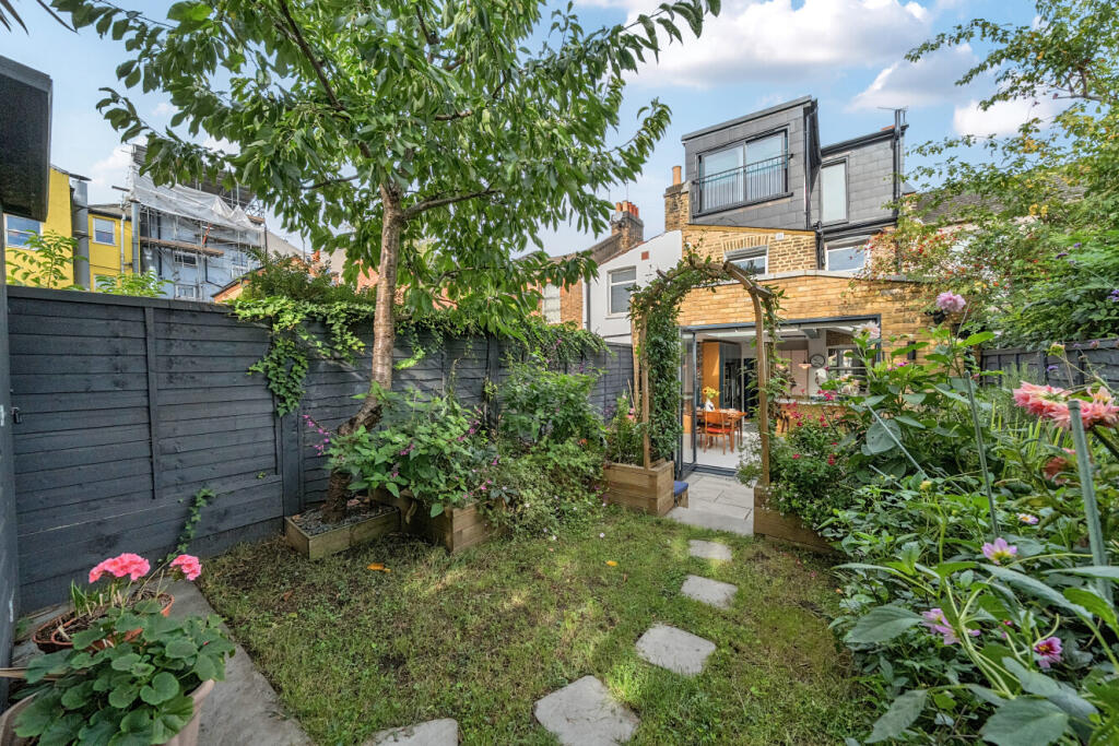 House in London, East Dulwich - More