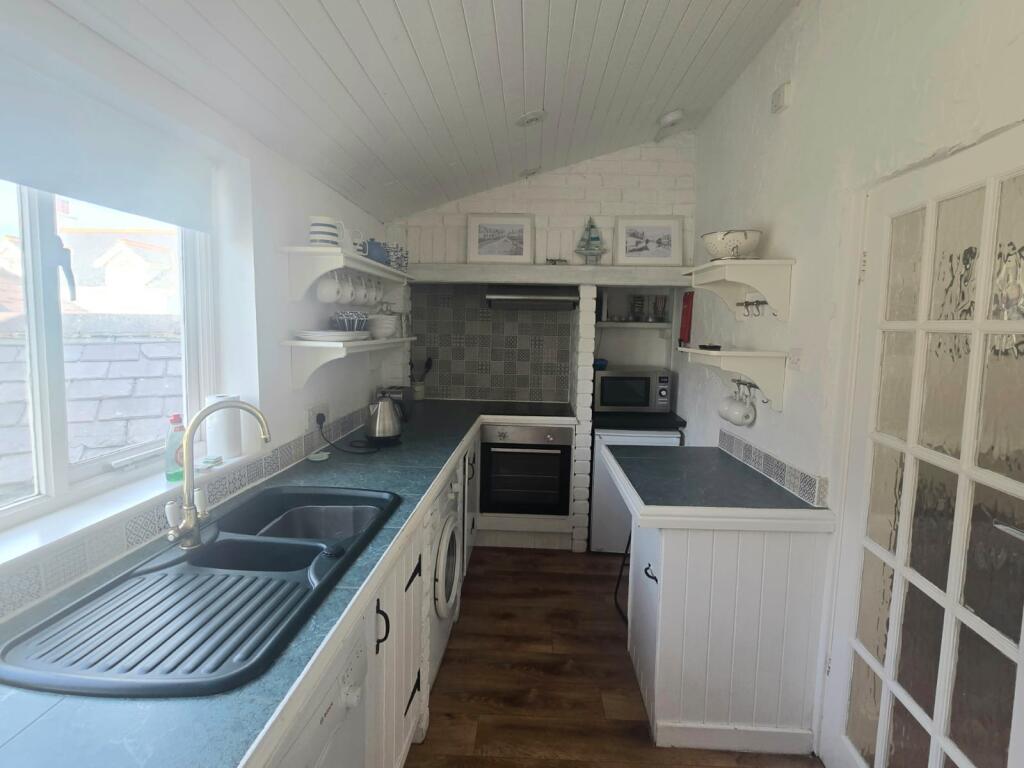 Breeze Cottage, High Street, Rhosneigr, Isle Of Anglesey photo 4