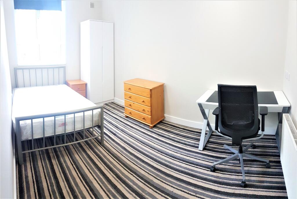 Apartment in Manchester, Ladybarn, Fallowfield - View 4