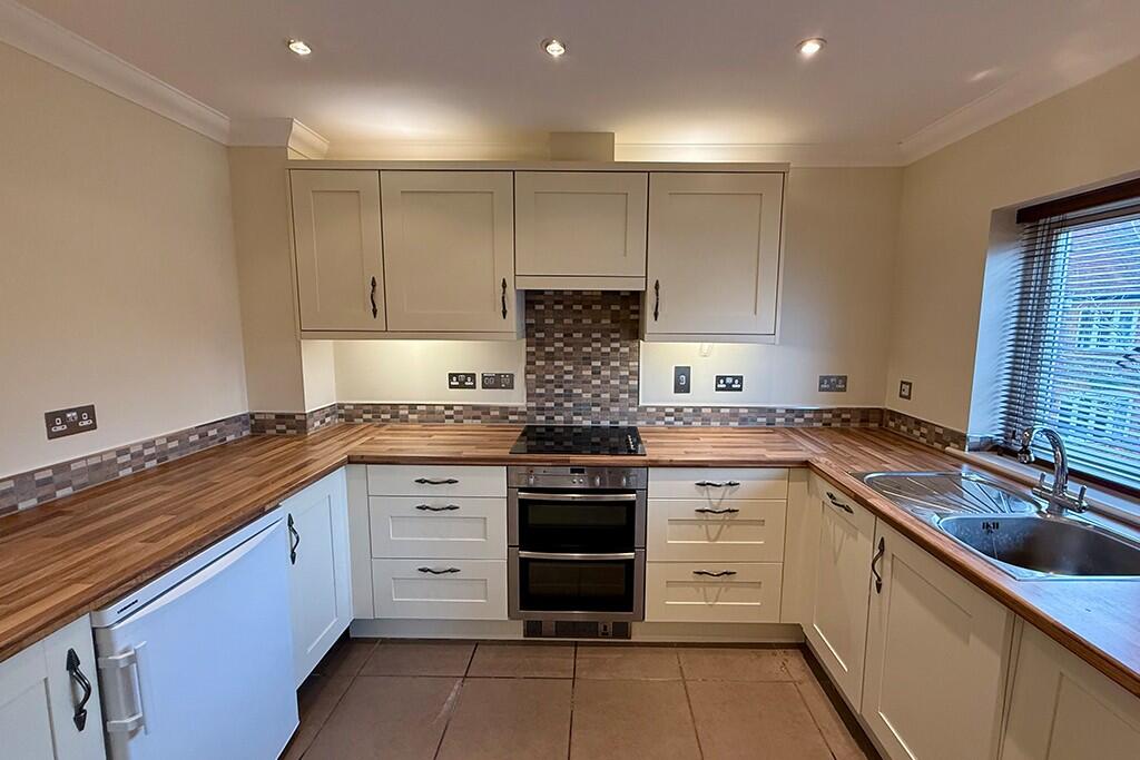 8 Brook View, South Street, Richmond Villages Letcombe Regis, OX12 9RG photo 2
