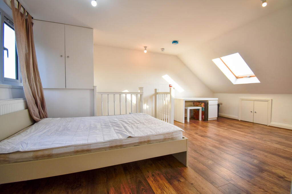 6 bedroom detached house for rent
