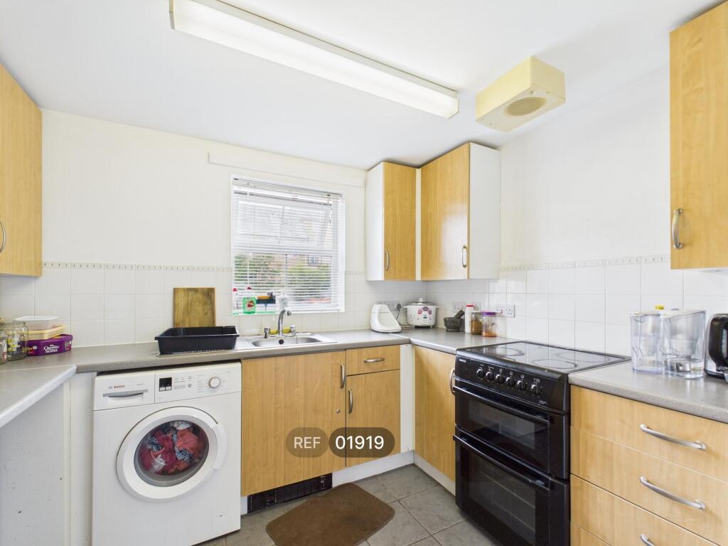 Apartment in Colchester, Mile End - View 5