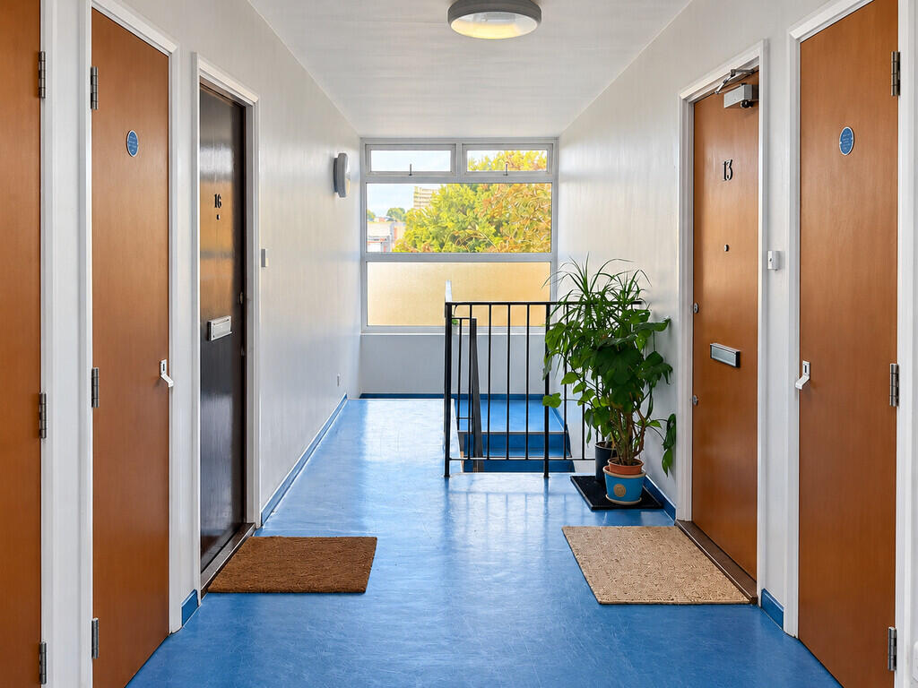 Apartment in London, Hanwell - View 2