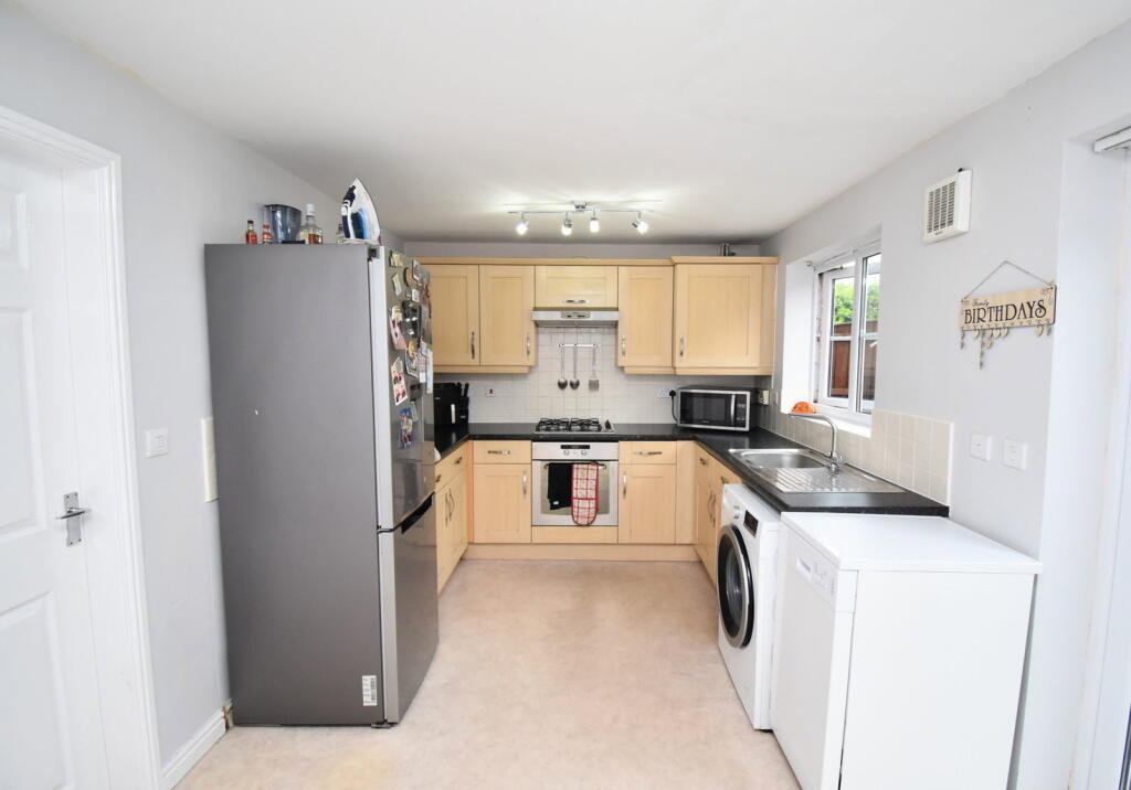 Palmarsh Road, Widnes WA8 8WE photo 4