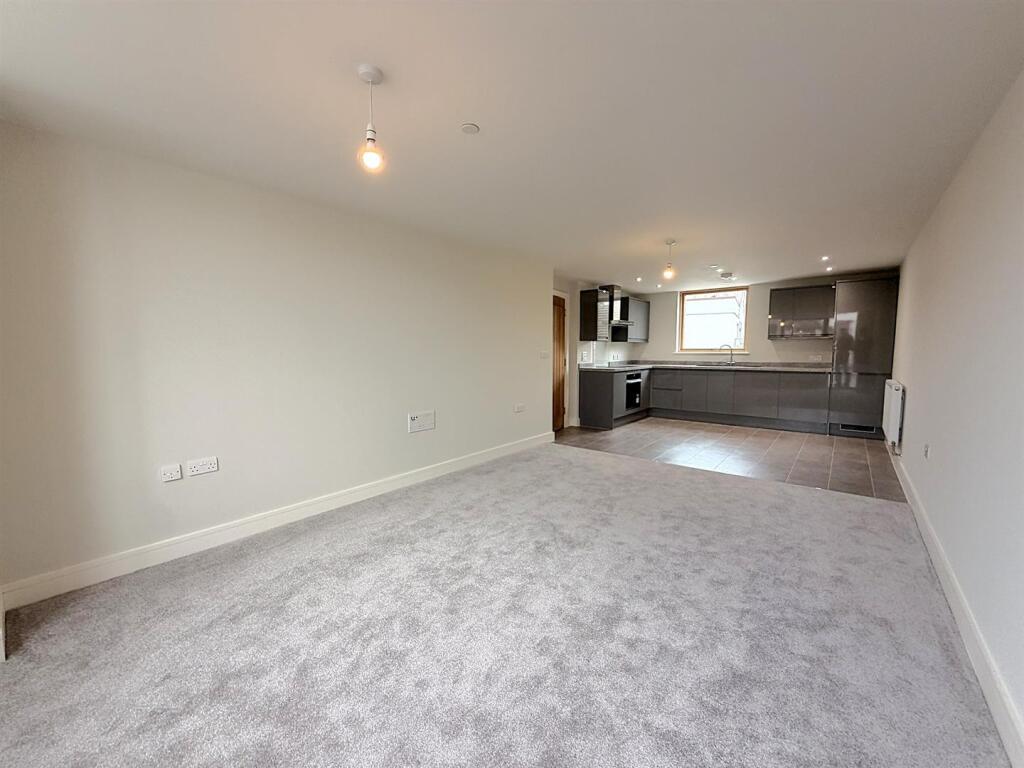 Apartment in Southend-on-Sea - View 4