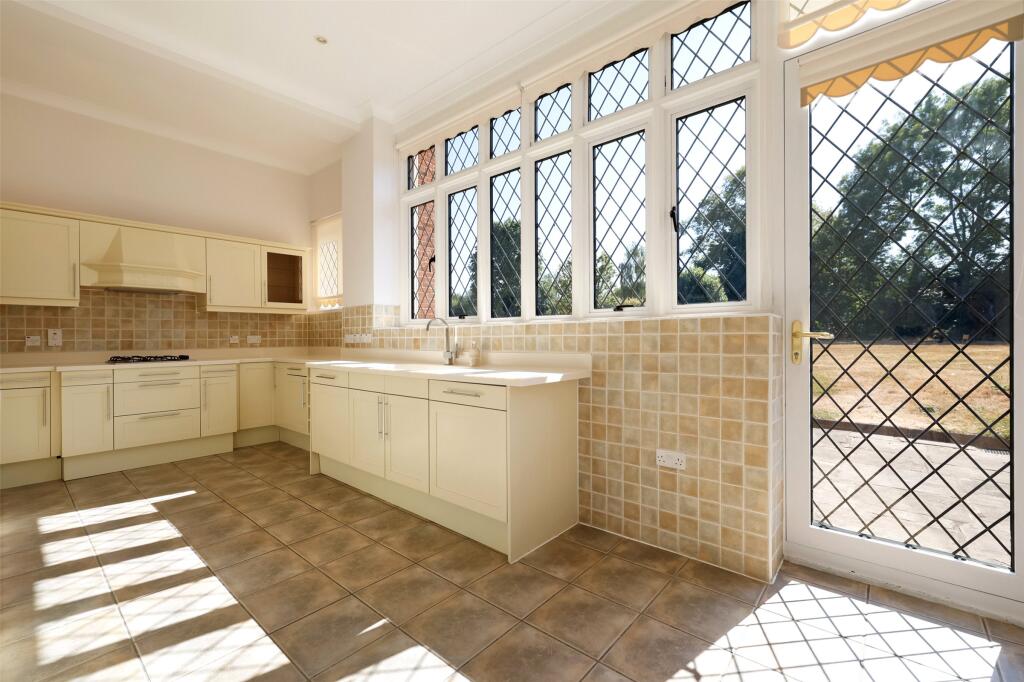 Apartment in Redhill - View 4