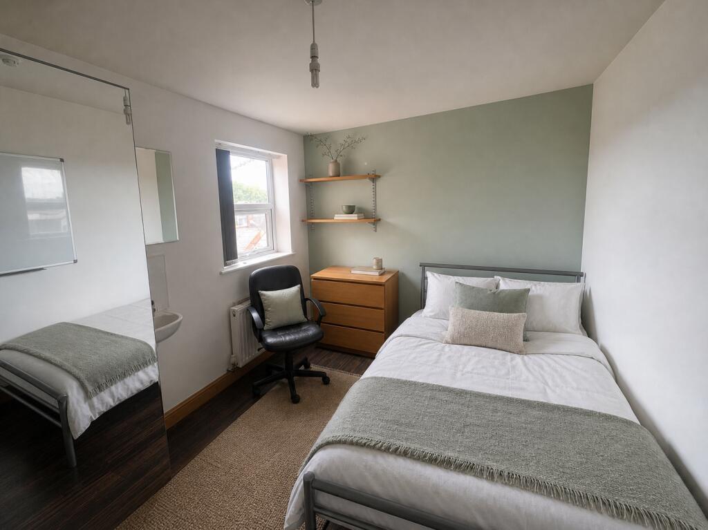 House in Nottingham, Radford - View 2