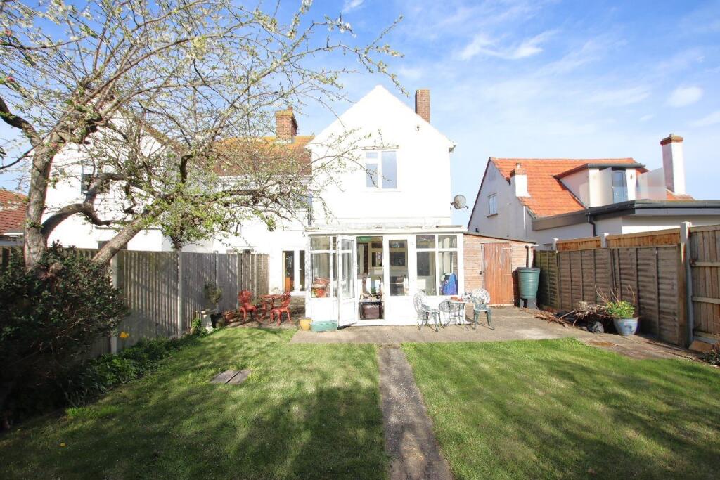 Lyndhurst Road, Holland On Sea, CO15 photo 4