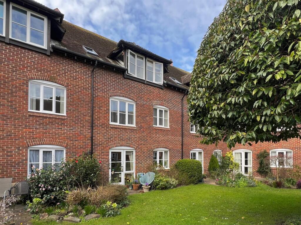 1 Bedroom House in PO19 1AW