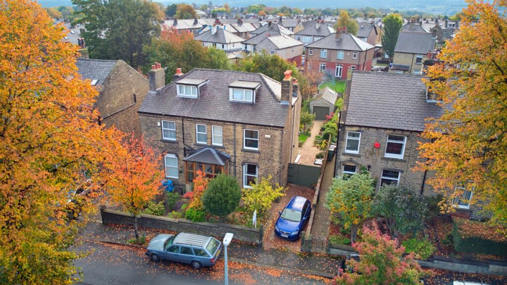 Main image of property: 33 CLEVELAND ROAD, HUDDERSFIELD
