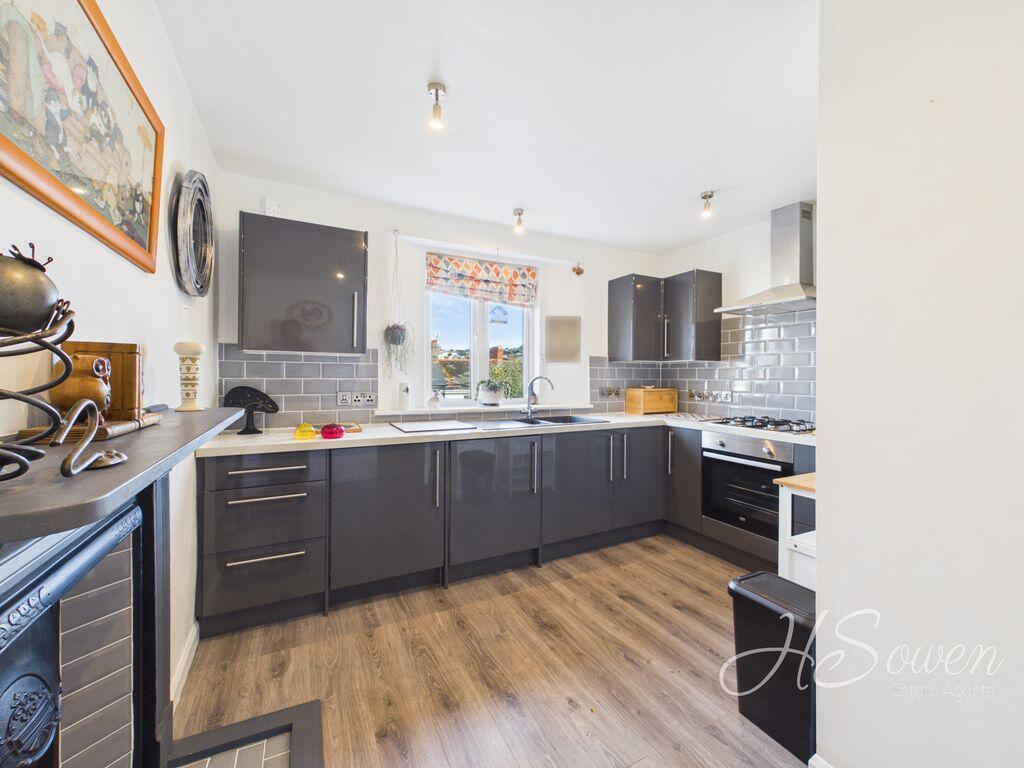 Apartment in Torquay, Torbay - View 5