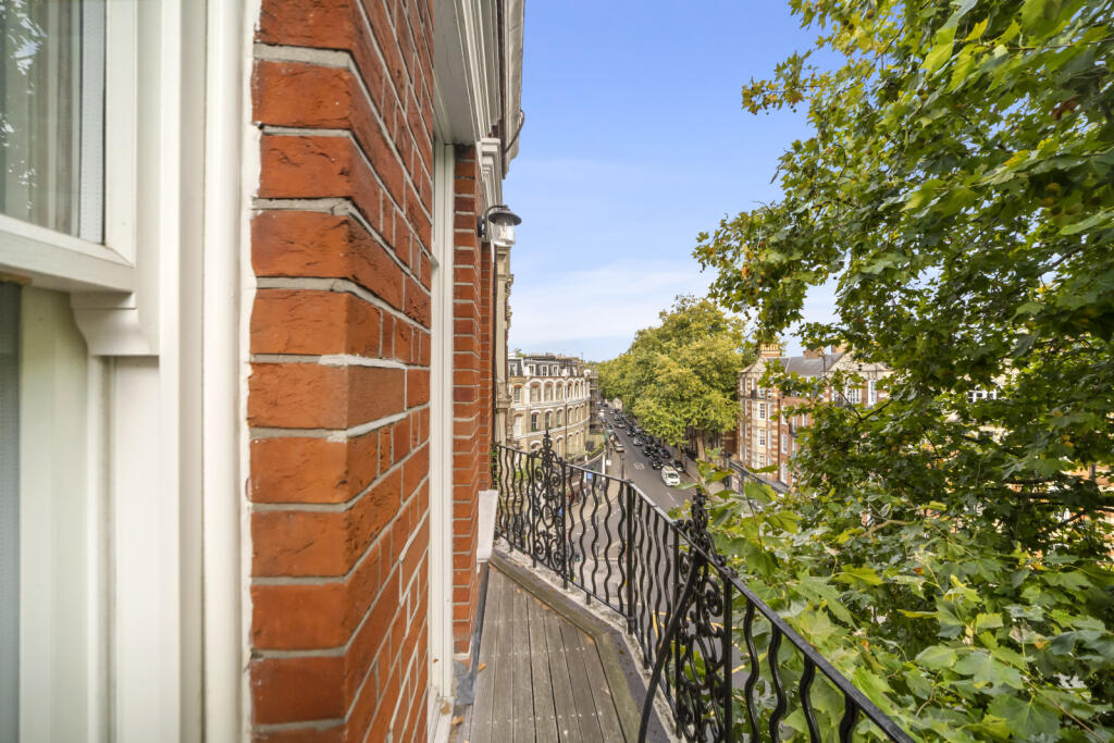 Apartment in London - View 5
