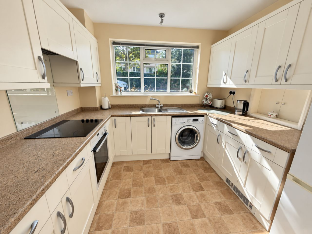 Apartment in Bradford, Shipley - View 4