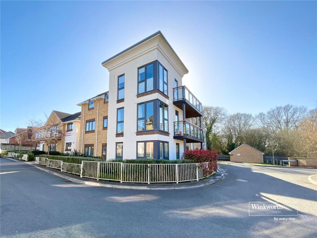 3-bed flat on Stanley Road, Highcliffe, Christchurch, Dorset, BH23, £475,000