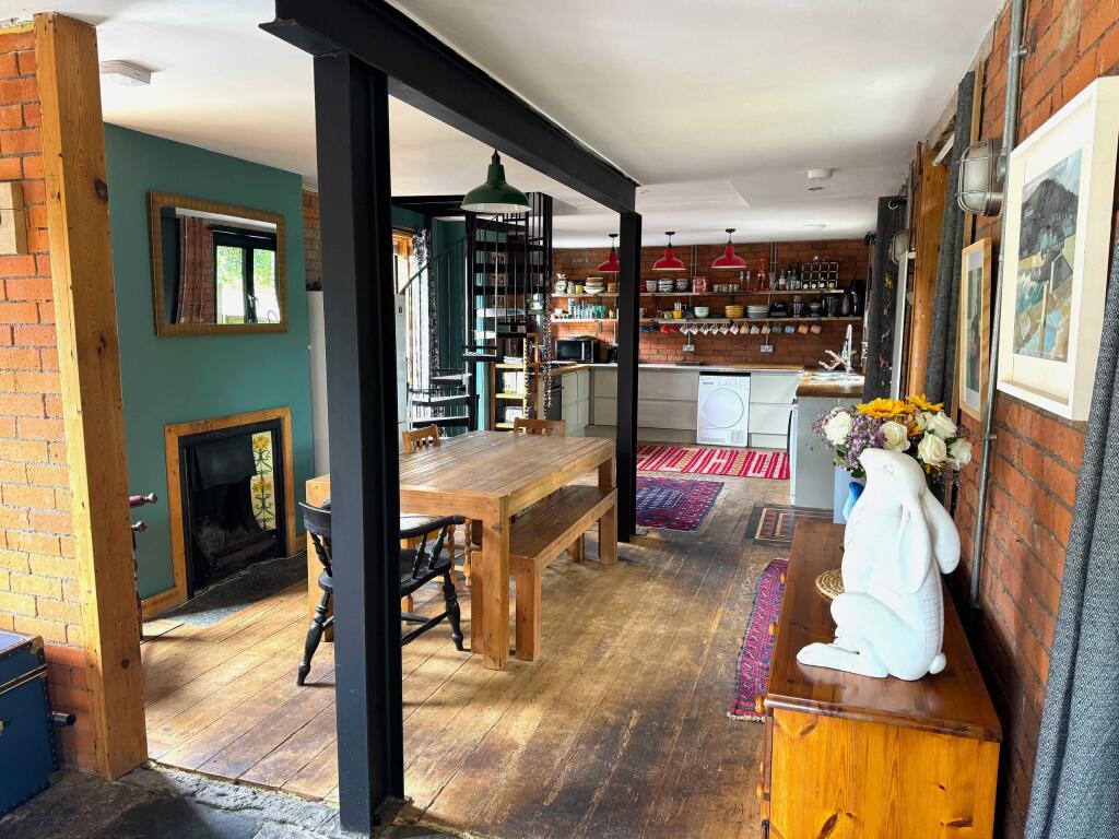Bell House, Coursing Batch, Glastonbury, Somerset photo 3