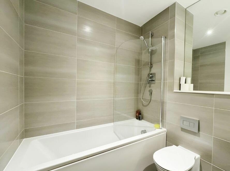 Apartment in Reading - View 4