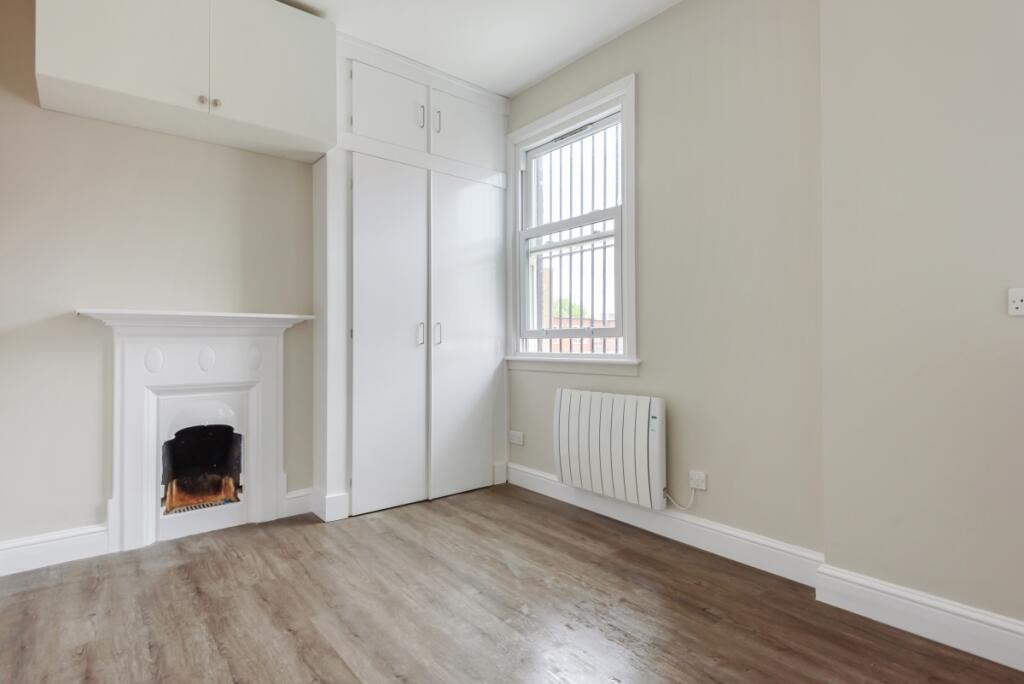 Apartment in Slough - View 5