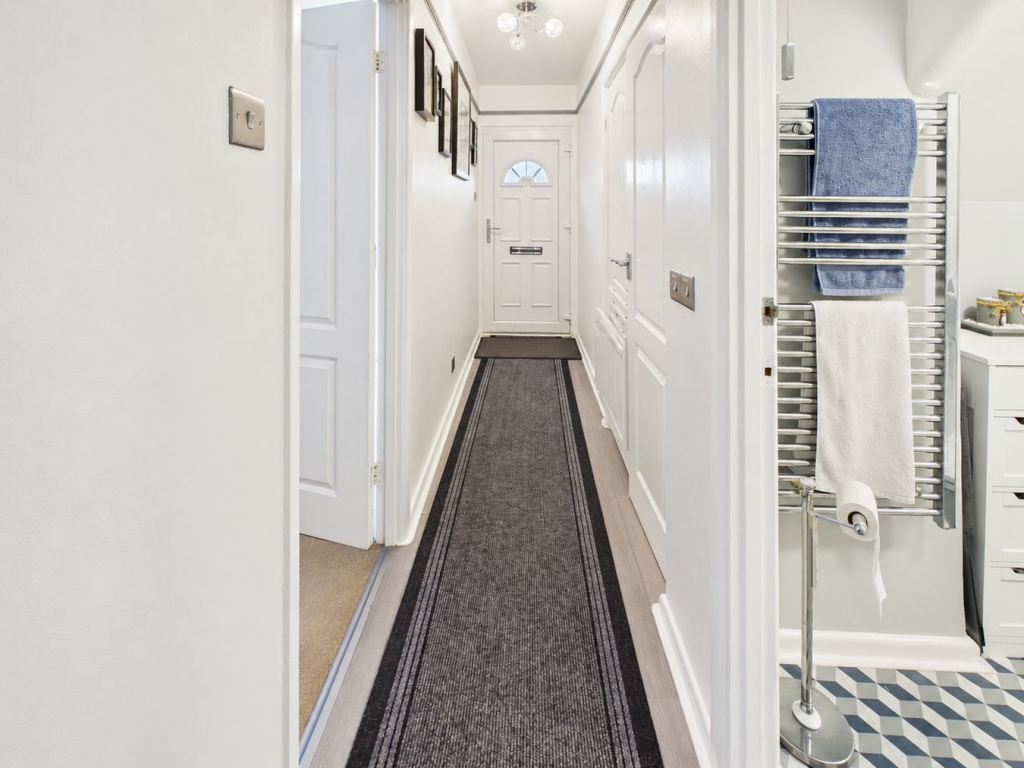 Apartment in North Hertfordshire, Jubilee Industrial Centre - View 3