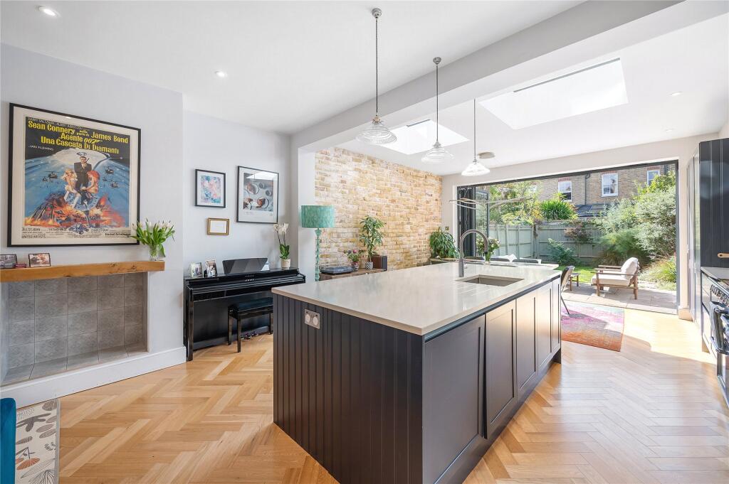 Alverstone Avenue, Southfields, London, SW19 photo 2