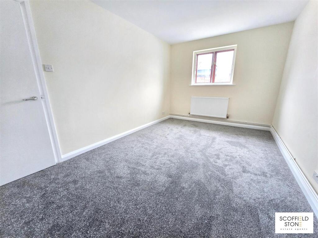 Witham Close, Hilton photo 4