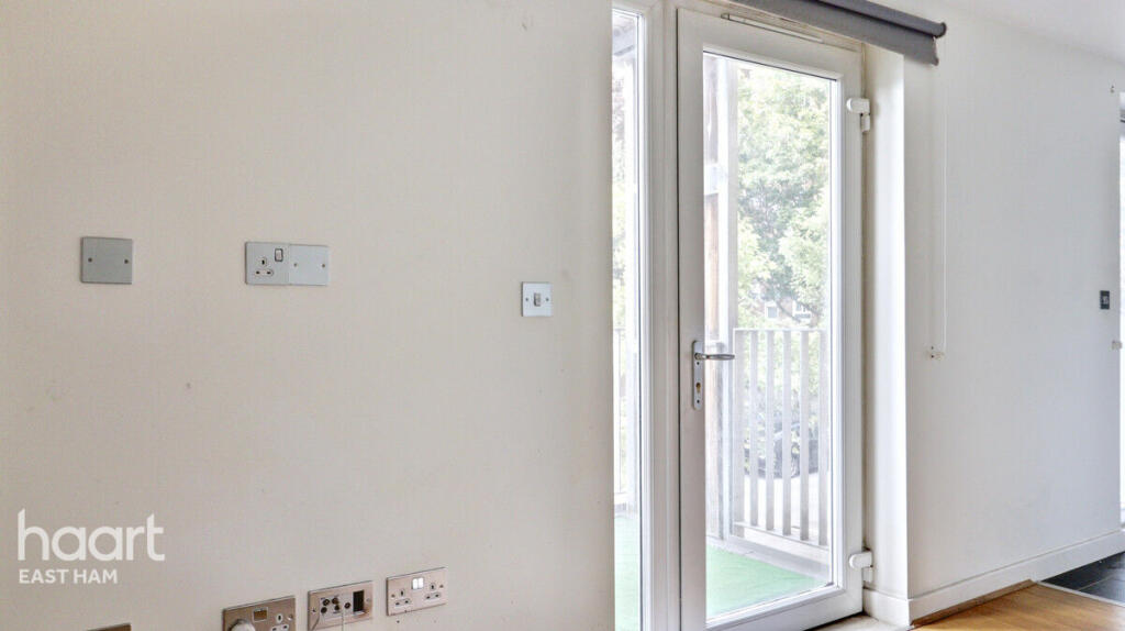 1-bed flat on 121, Walton Road, London, £233,000