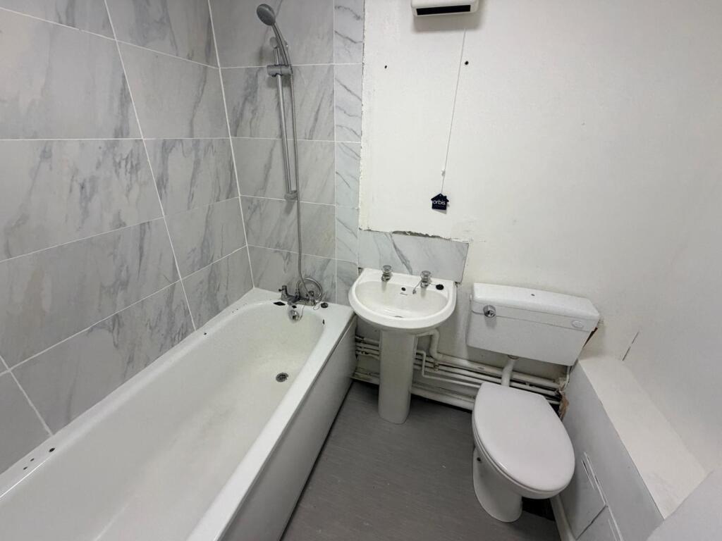Apartment in Northampton - View 5