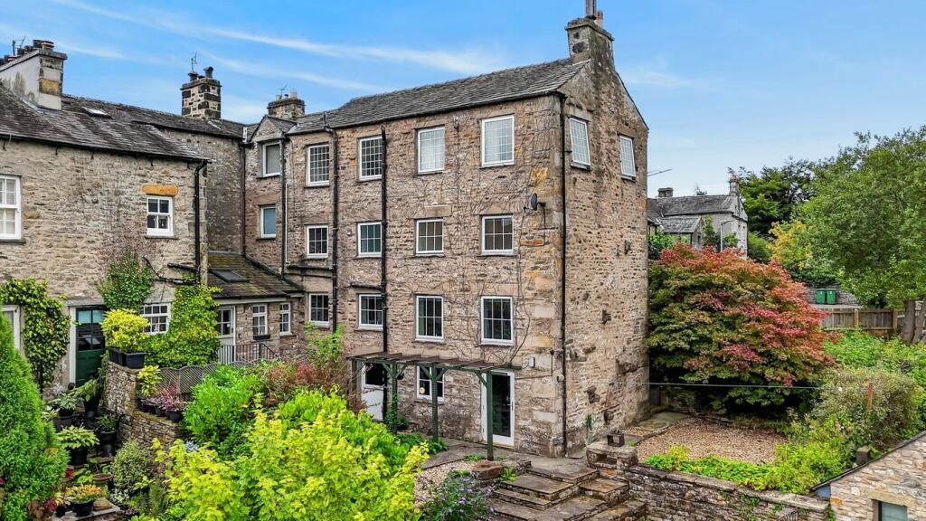 Main image of property: Mitchelgate, Kirkby Lonsdale, Carnforth, LA6