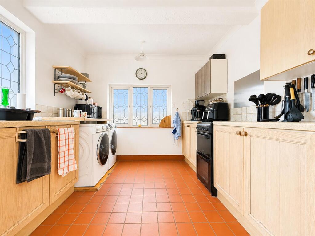 House in Fareham, Portchester - More
