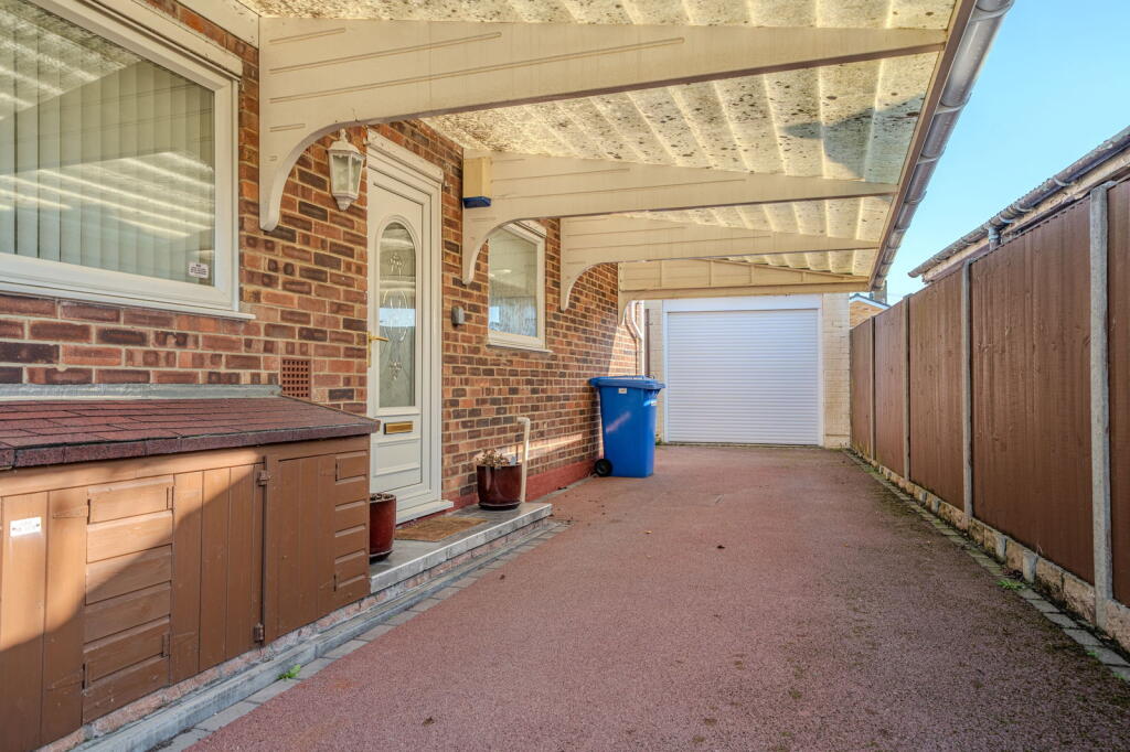 Heigham Drive, Lowestoft, NR33 9DY photo 2