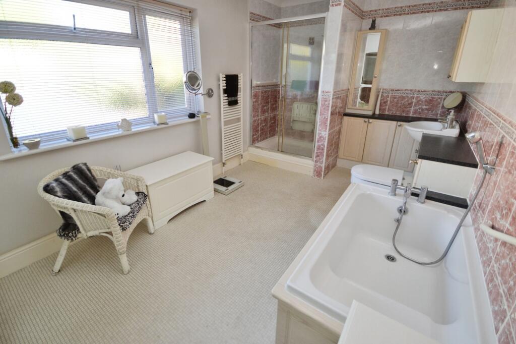 House in Hoo St Werburgh, Medway - More