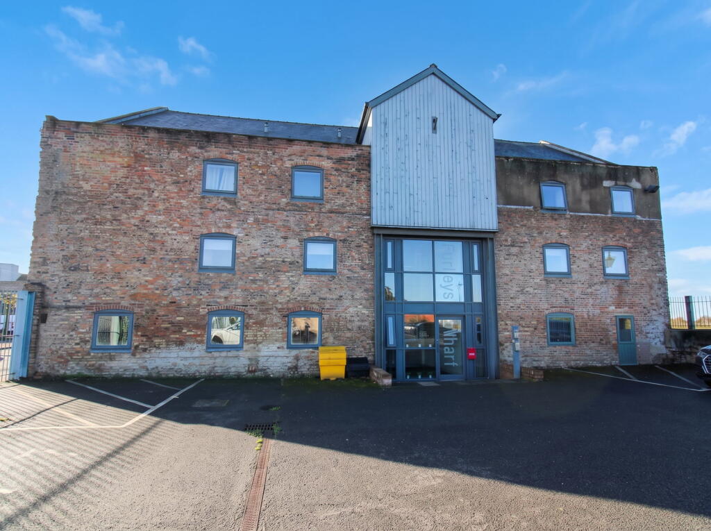 2-bed flat on Bridge Street,Gainsborough,DN21 1LP, £77,500