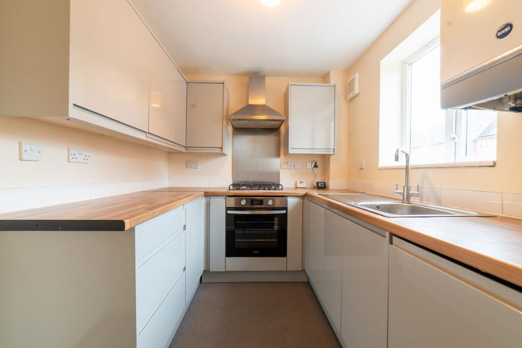 The Cloisters, Bishops Cleeve, Cheltenham, GL52 photo 3