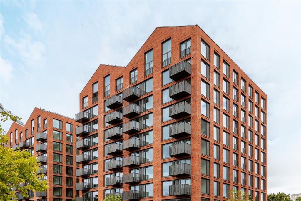 Additional image 17 of Glasswater Locks, Birmingham